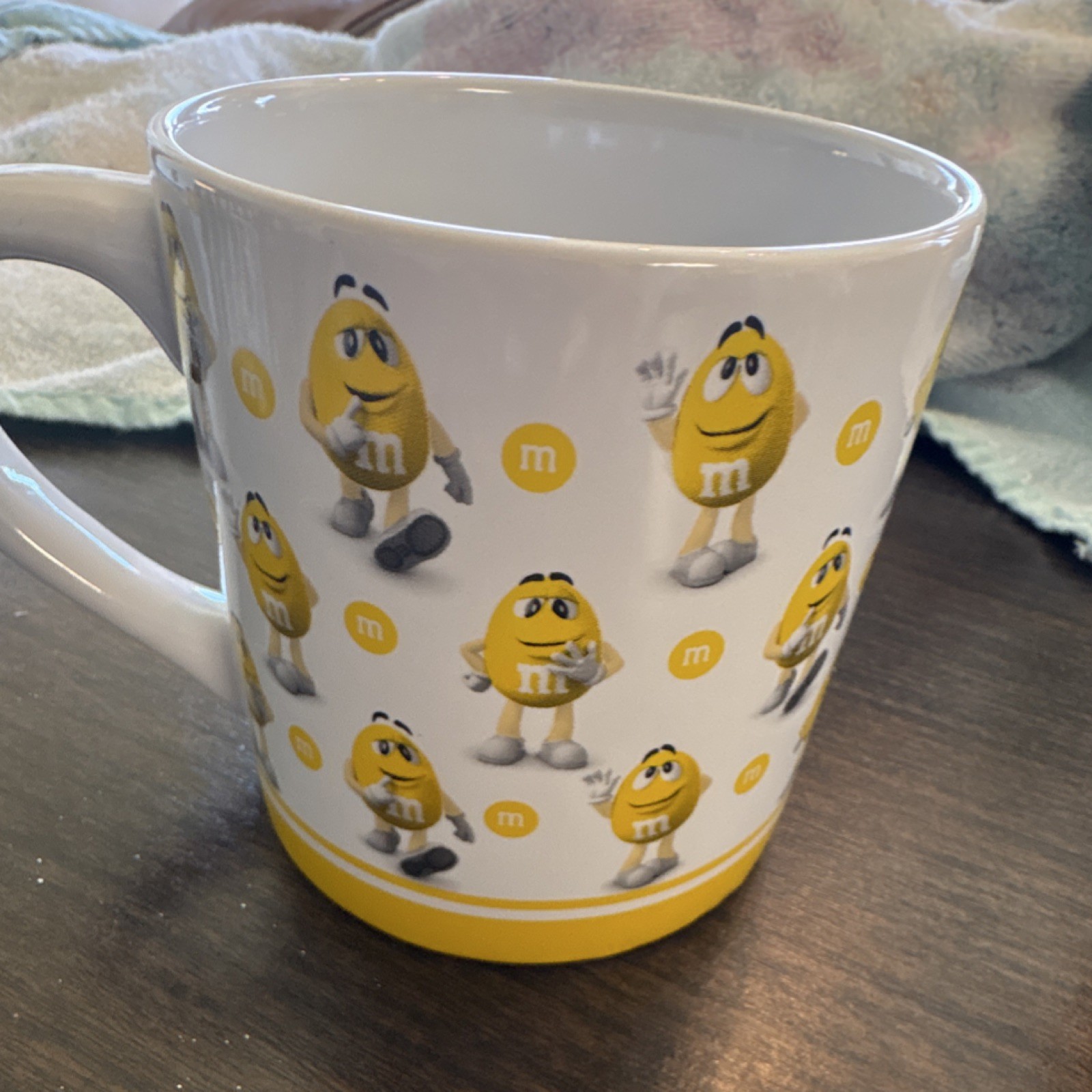 M&M's Yellow Character Mug 2018 Original Candy & Nuts Theme