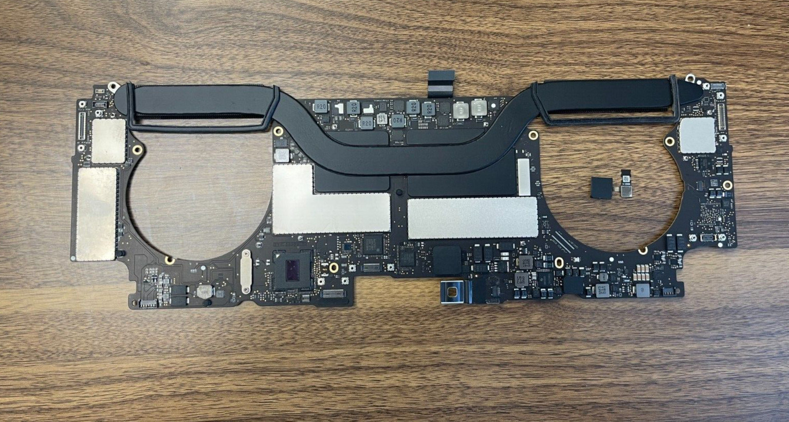 Apple MacBook Pro 15" 2017 A1707 i7 2.8GHz 16GB 512GB Logic Board 820-00928-A