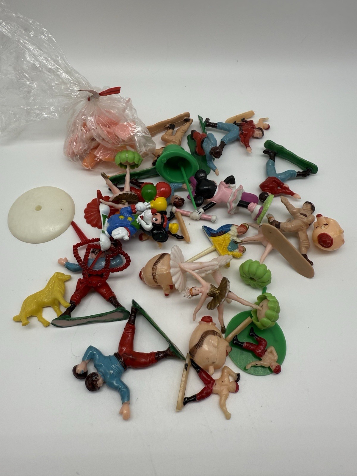 Huge VINTAGE CAKE TOPPERS/CUPCAKE TOPPERS PLASTIC Lot Ballerina Mickey Sports