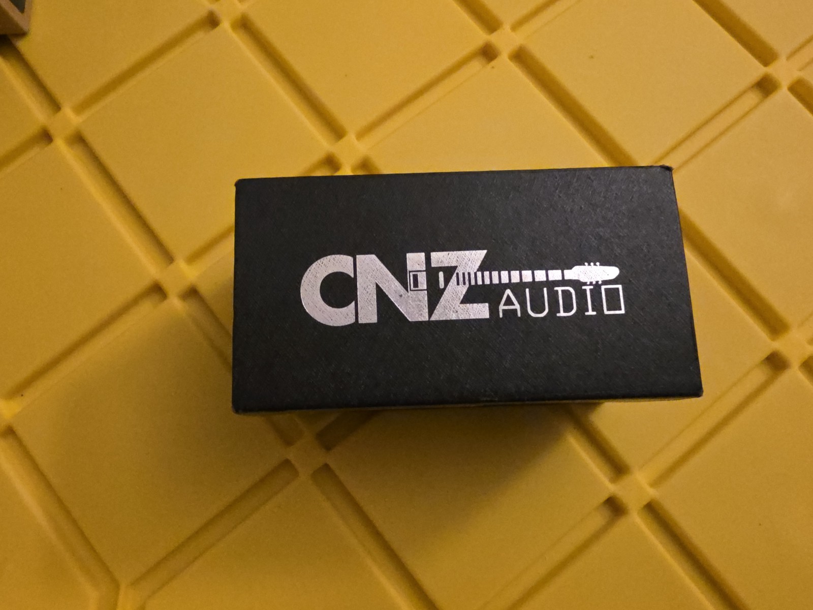 CNZ Audio Red VTR-20 Tremolo Guitar Effects Pedal