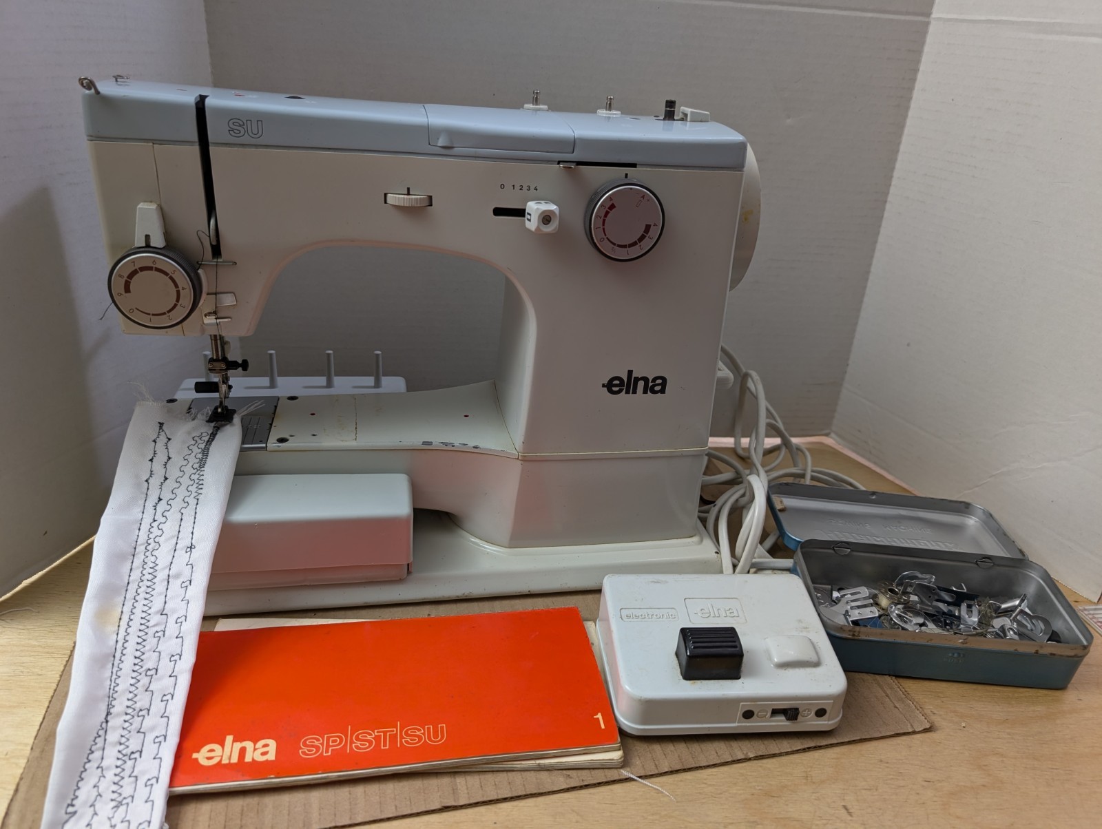 Vintage Elna SU Sewing Machine With Accesories Manual, Pedal & Case