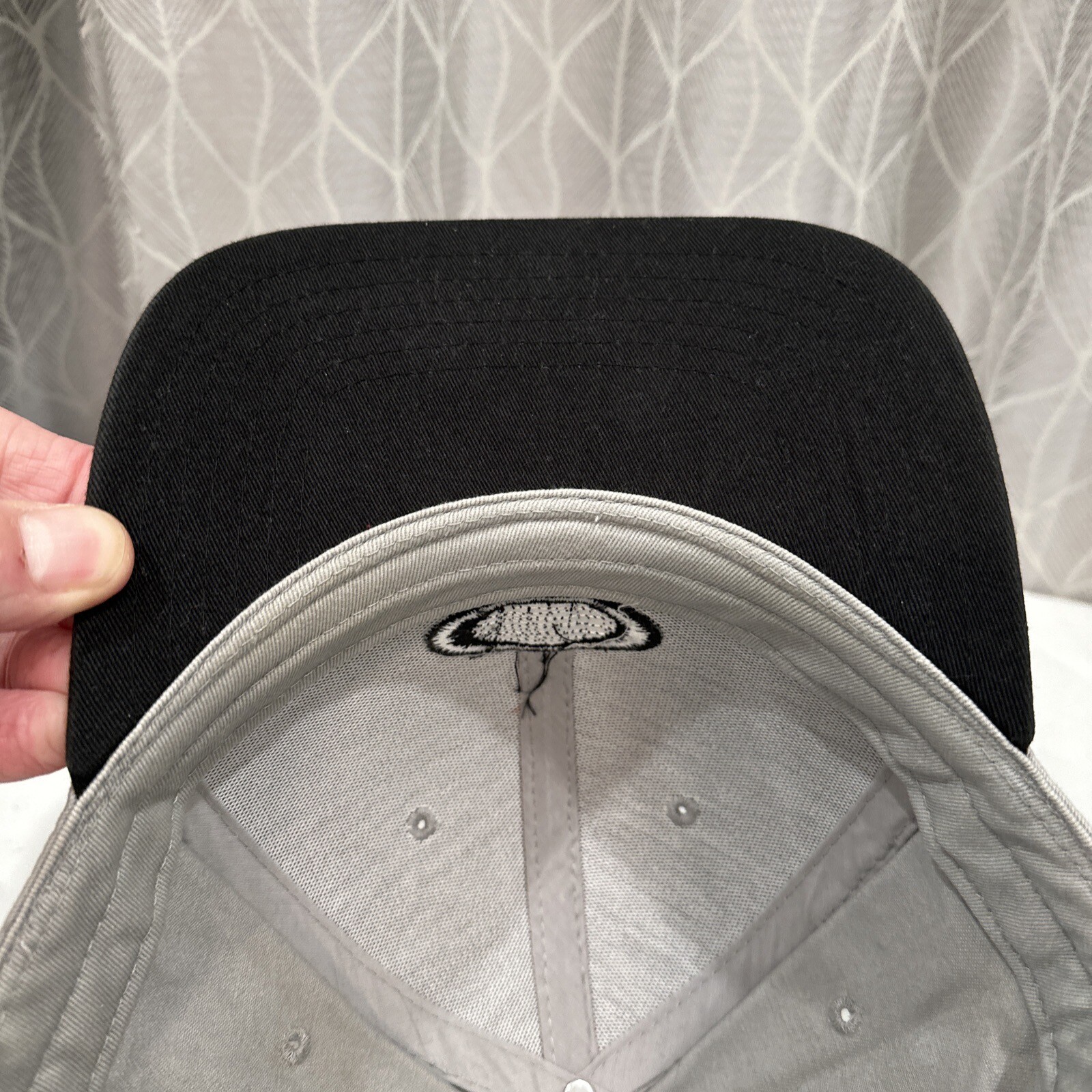 Oakley Hat Cap Black Logo on Gray Hat Snapback Oakley Brand EUC
