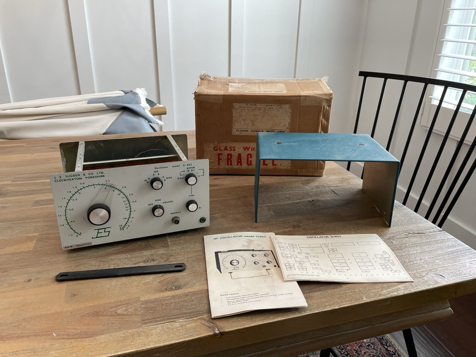 Vintage J. E. Sugden & Co. Cleckheaton Yorkshire Oscillator Model Si 453 W/ Box