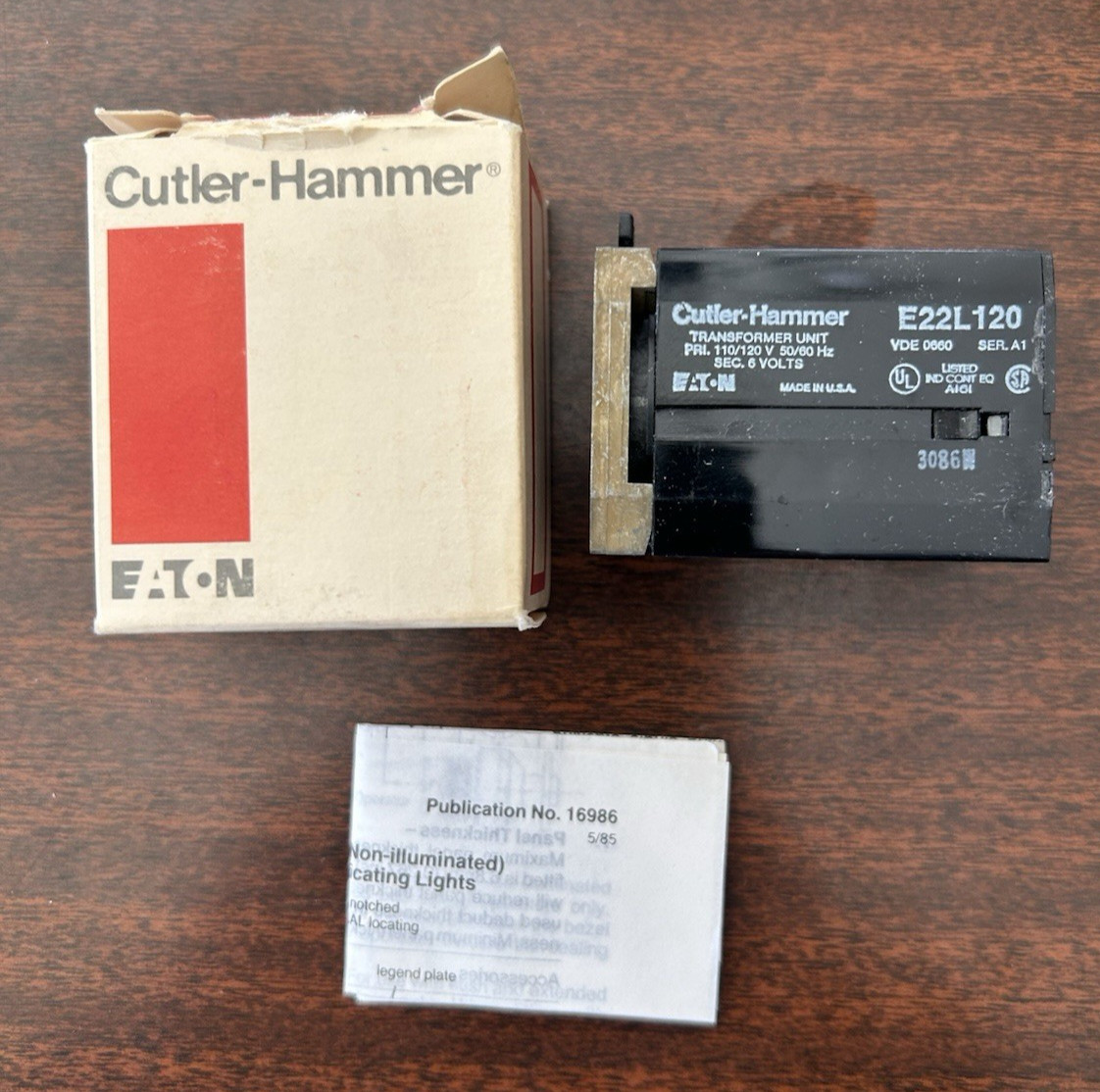 Cutler-Hammer Indicating Light Transformer # E22L120, (no bulb/bulb holder) NEW