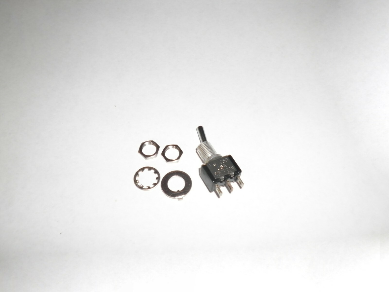 RAYTHEON NOS MST105D Miniature Toggle Switch New without Packaging
