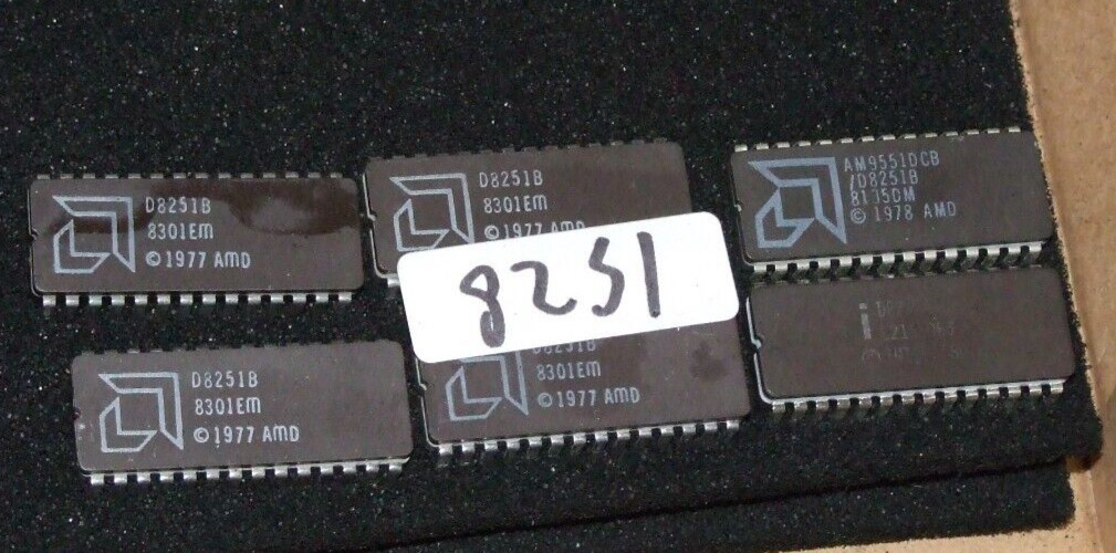 AMD D8251 microcontroller (DIP-28)