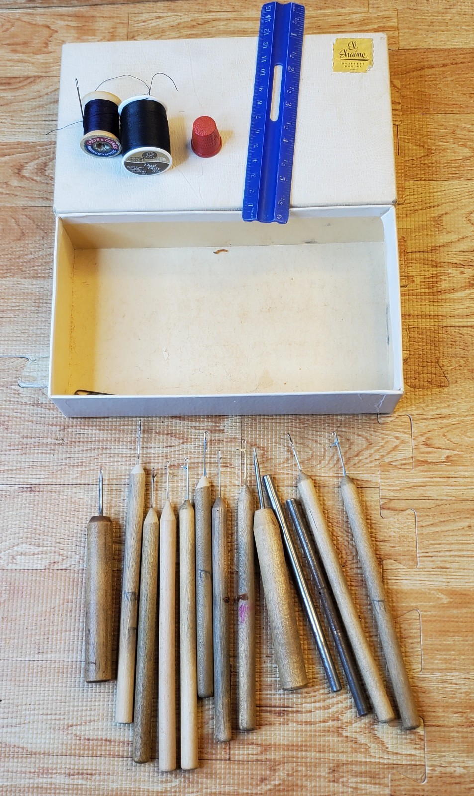 Crochet Lace Tatting Hook Tools Wooden Handles Lot of 13 Vintage