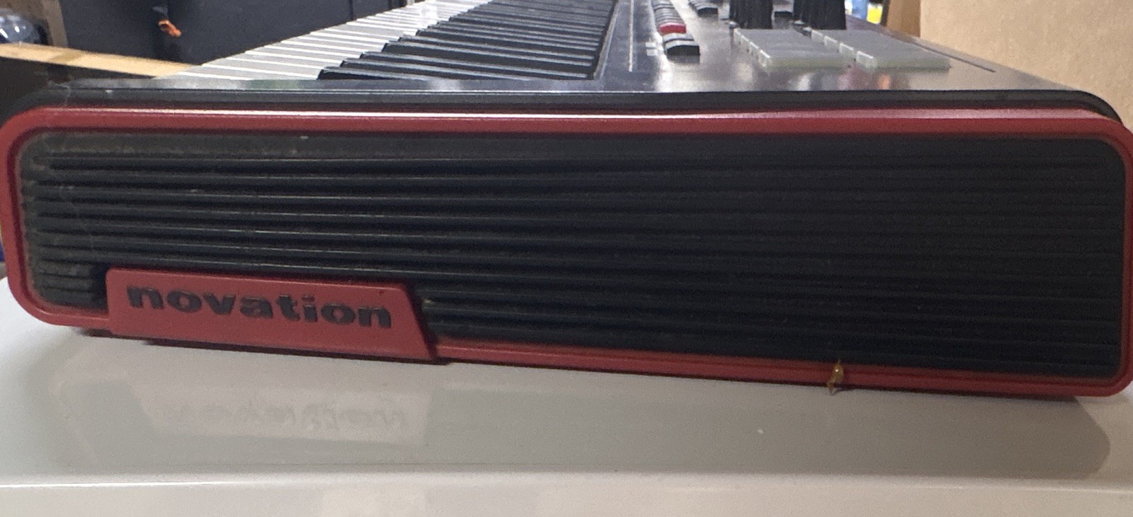 Novation Impulse 49 49-Key Semi-Weighted MIDI Keyboard Controller Pads Faders