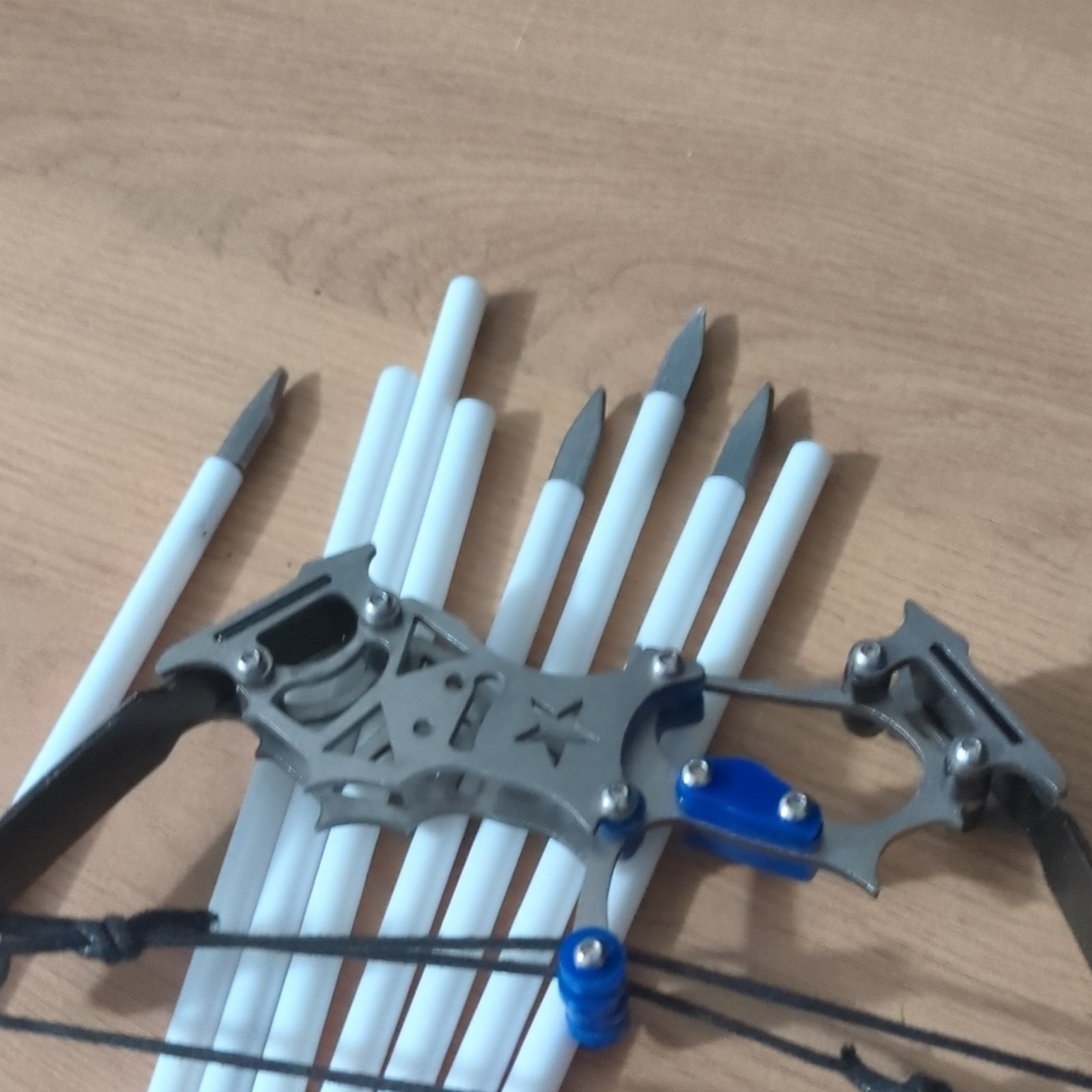 Miniature Compound Bow With Eight Arrows