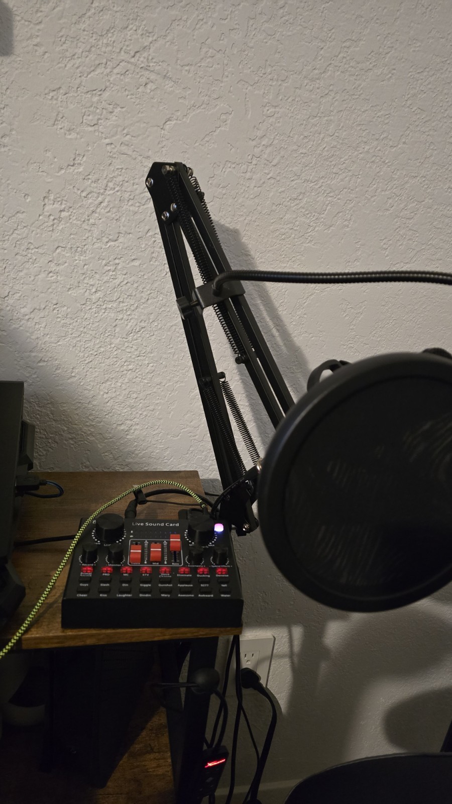 Desktop Live Sound Card Audio Mixer. Missing Power Cable. (USB type C)