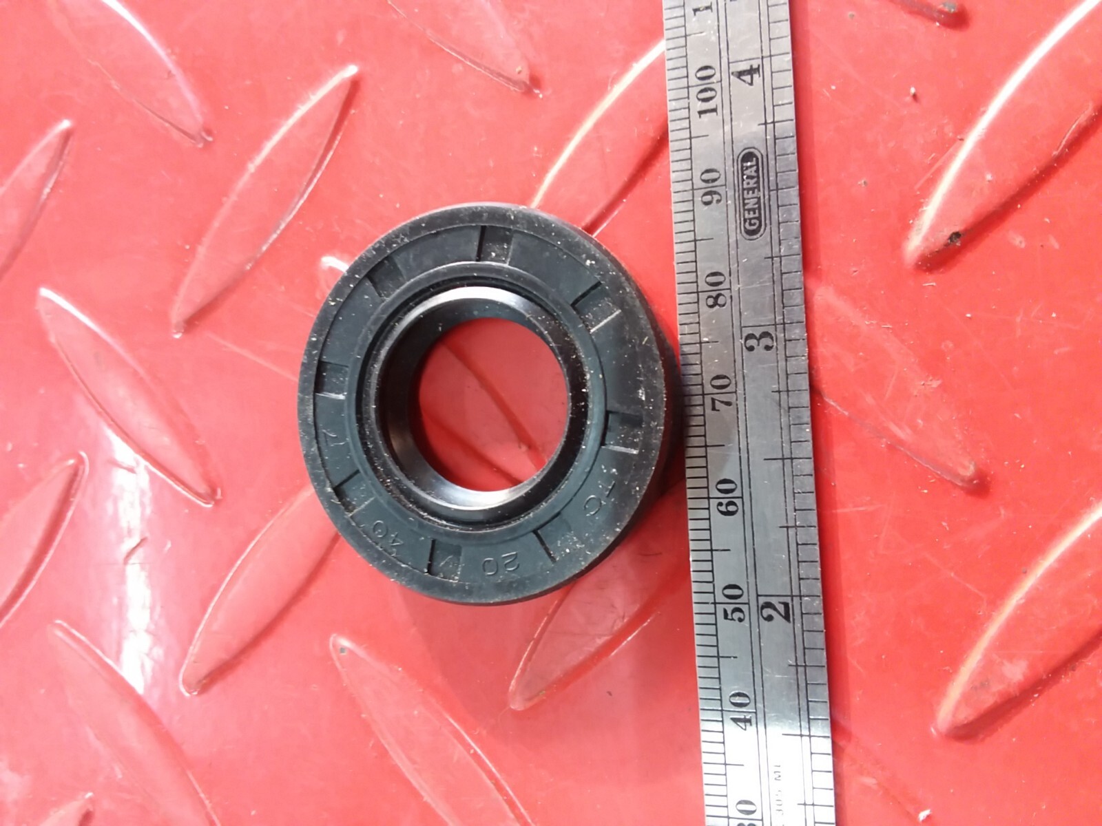 TC 20X40X7 DOUBLE LIPS METRIC OIL / DUST SEAL 20mm X 40mm X 7mm A16