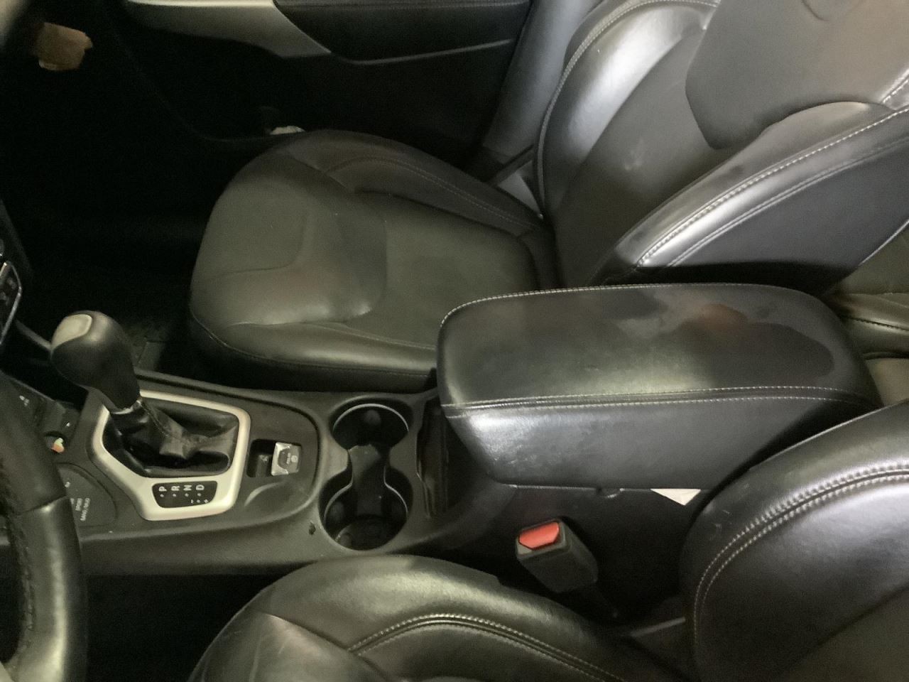 CHEROKEE 2018 Glove Box 4715365