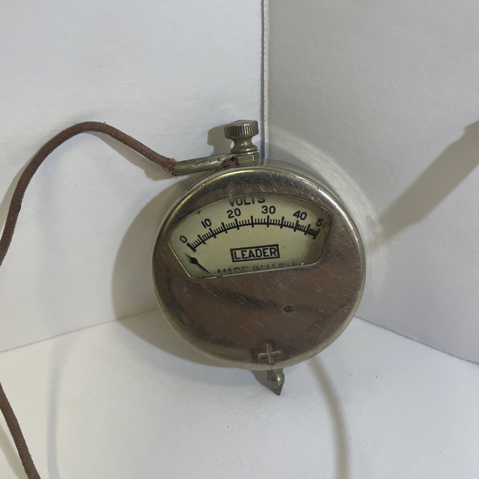 1 USED LEADER B BATTERY TESTER 0 - 50 VOLT