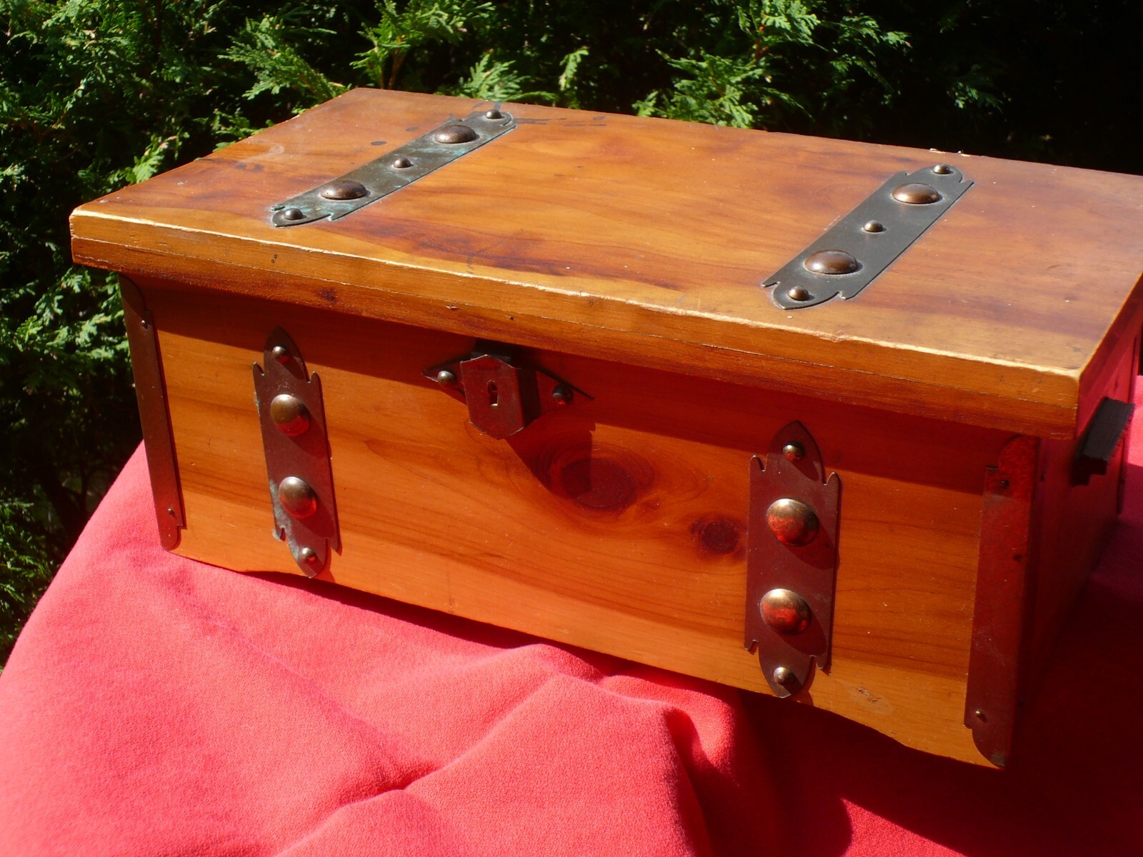 Vintage Cedar Wood KEEPSAKE BOX STURDI Co Indianapolis 12 in x 6 in x 5