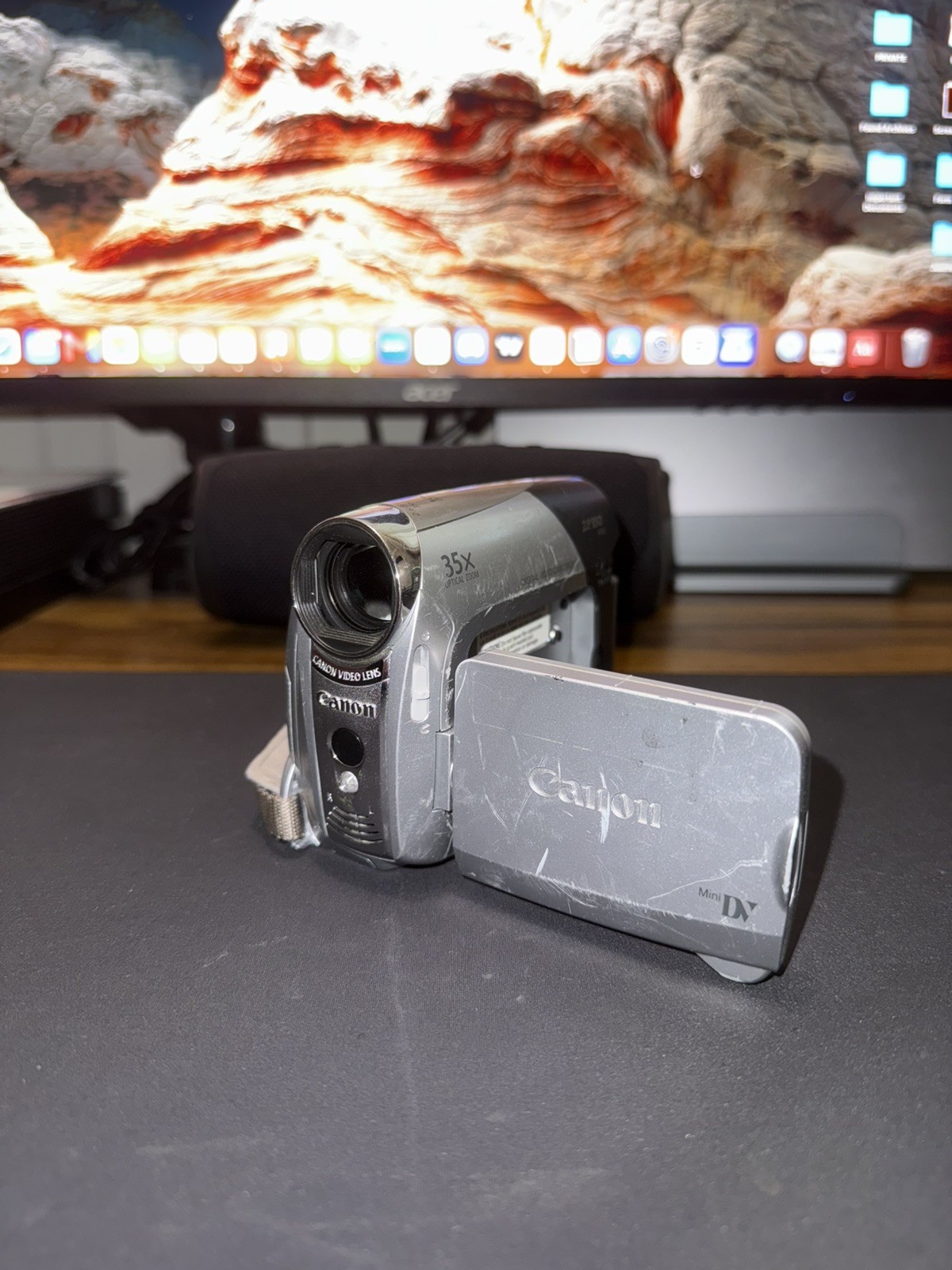 Vintage Y2k Canon ZR850 Mini DV Camcorder