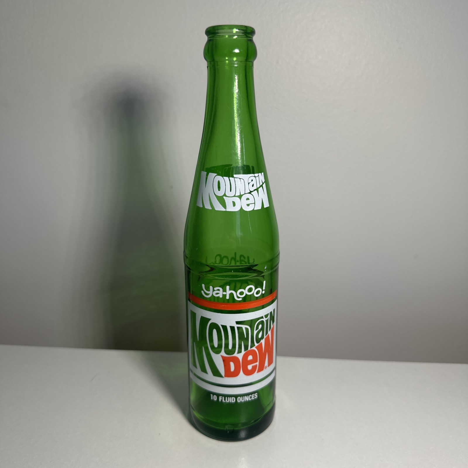 1966 "ya*hoo"  Vintage Mountain  Dew Green Glass Bottle 10 oz
