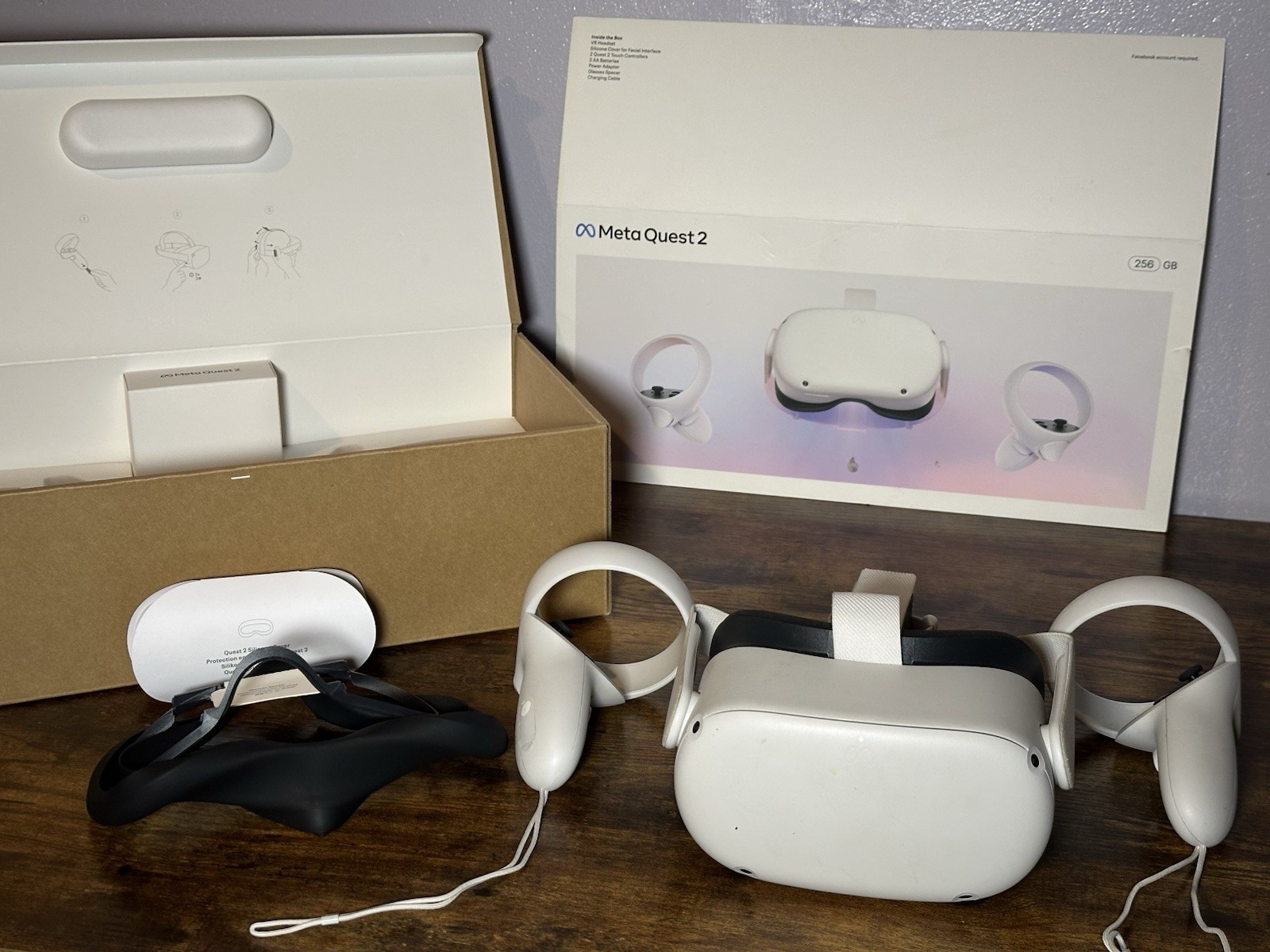Oculus Meta Quest 2 256GB BundleWhite with Controllers - Tested and Working