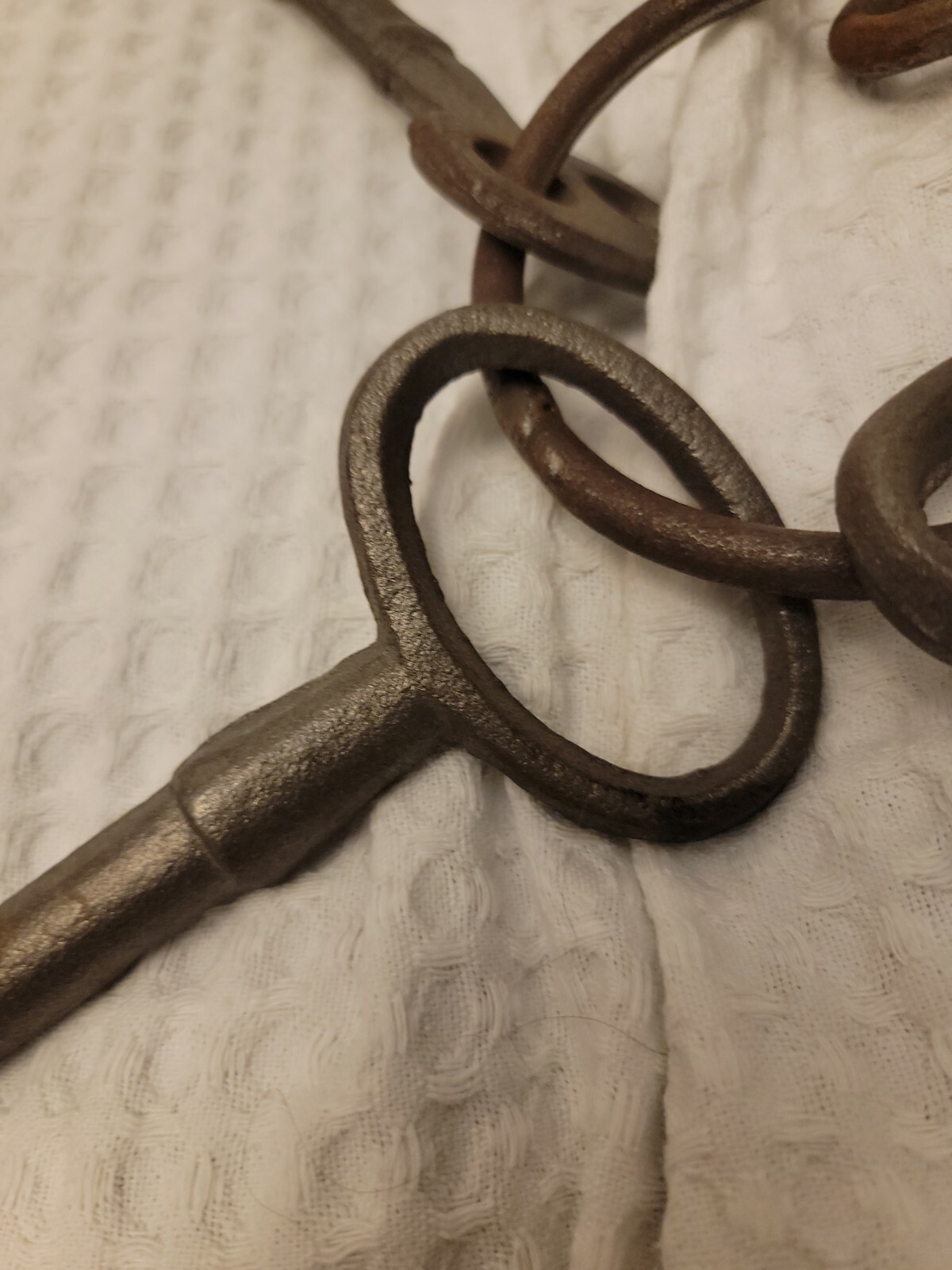 KEYS SET OF 4 CAST IRON Large Cast 7" Keys on Ring KEYRING