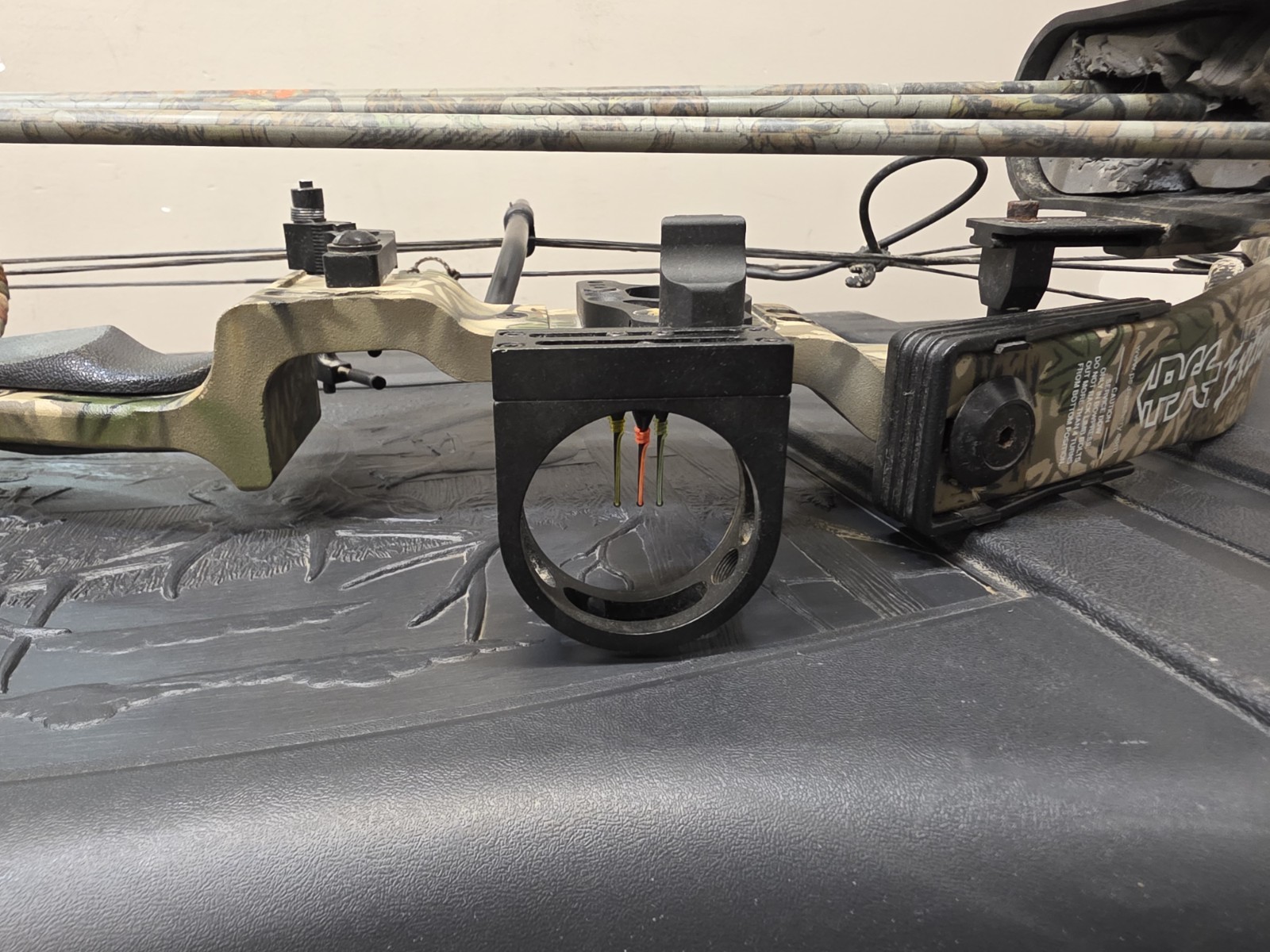 PSE Whitetail Extreme Compound Bow RH 29" 60lb Draw