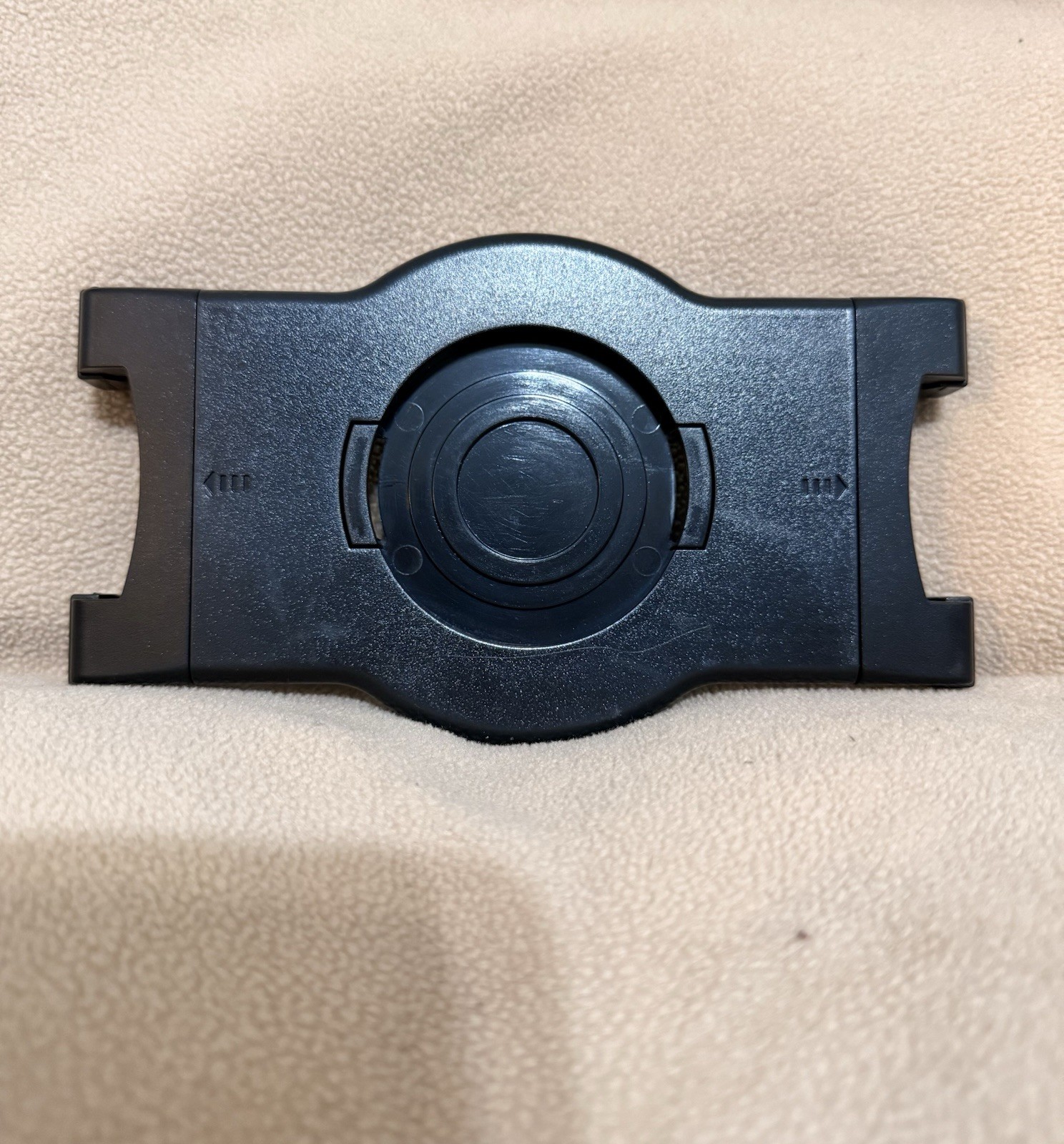 Adjustable Universal Tablet Holder Mount/Black Plastic/Fits 7-10 in Screens/Used