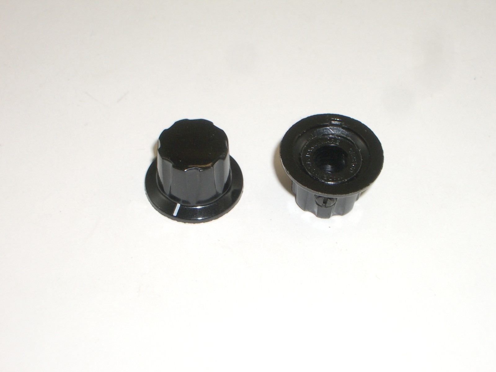 GC 101 CONCORD 790-1051 3/4" FLUTED DIAL SKIRTED RADIO KNOB 1/4" SHAFT 1PC