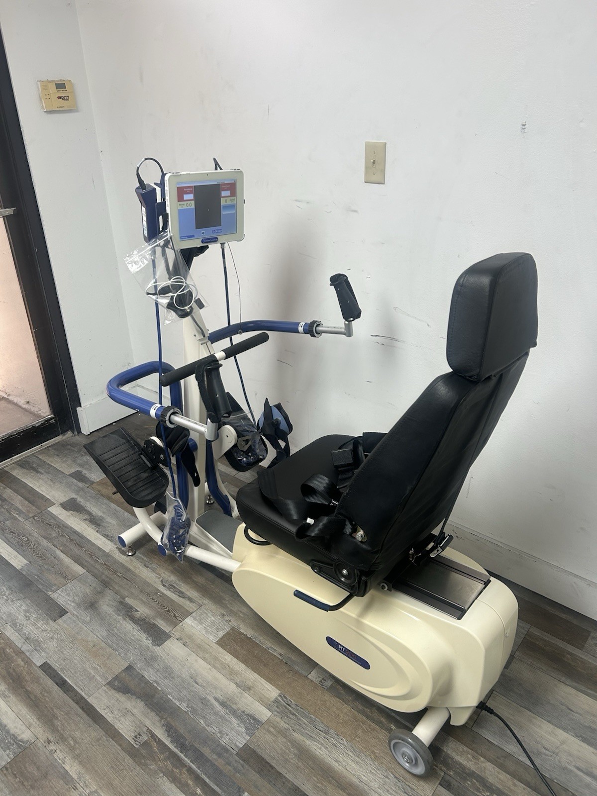 RESTORATIVE THERAPY ELLIPTICAL EXERCISE REHABILITATION EQUIPMENT RT200 .