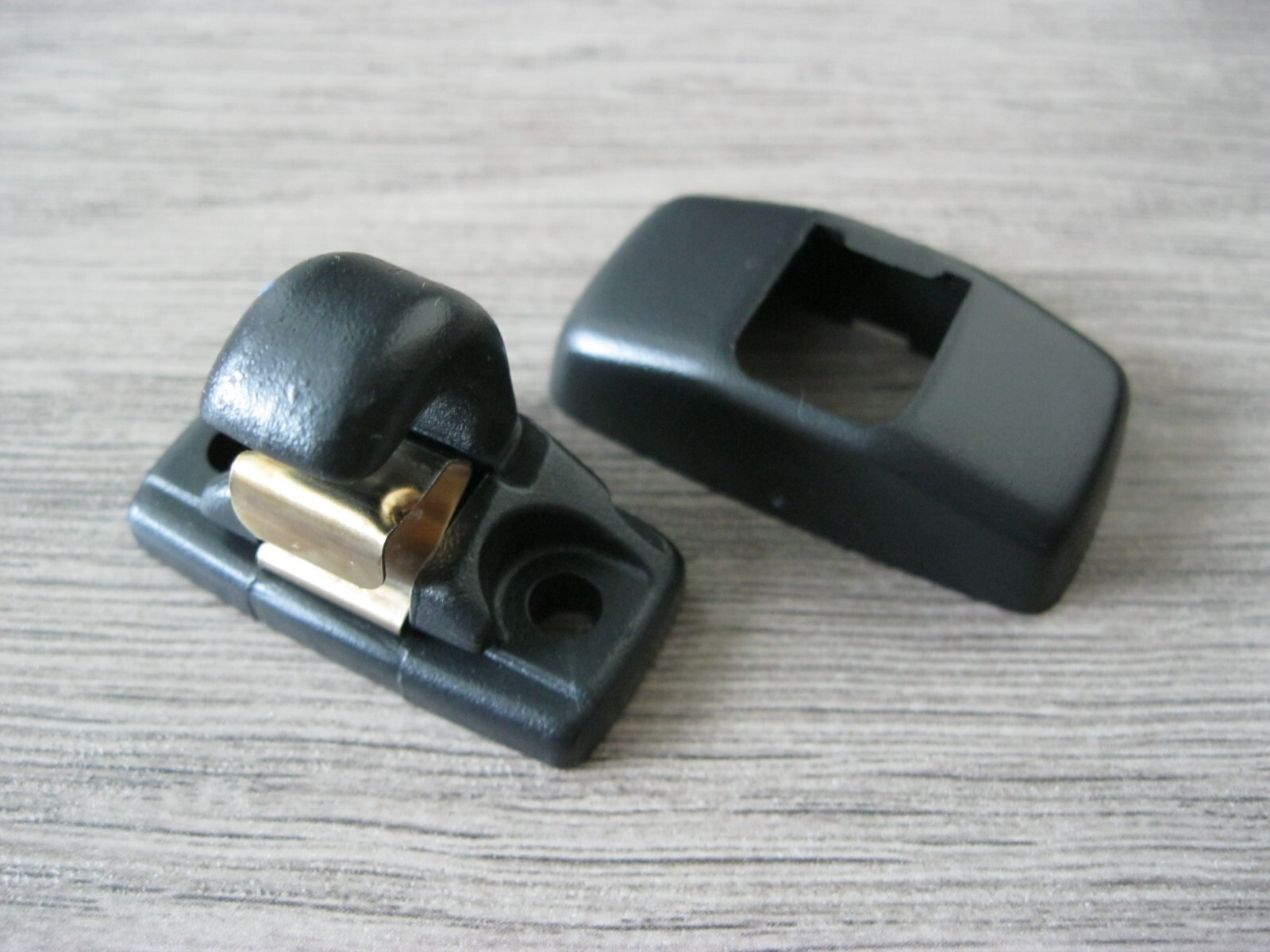 OEM AUDI A4/S4 (03-08) A5/S5 (10-17) CONVERTIBLE Sun Visor Hook Clip 443857562B