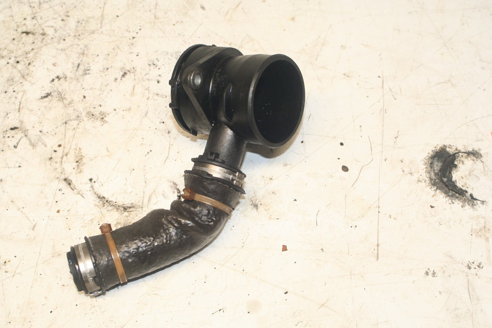 2014 FORD FOCUS MK3.AV61-6C784-AE AIR INTAKE PIPE