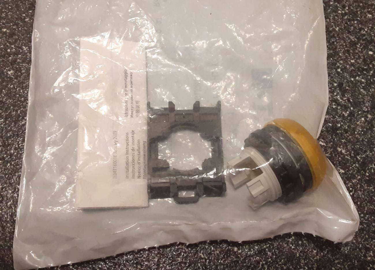 Pushbutton Illuminated. Eaton M22-L-Y -Yellow. New In Pkg. Free Shipping