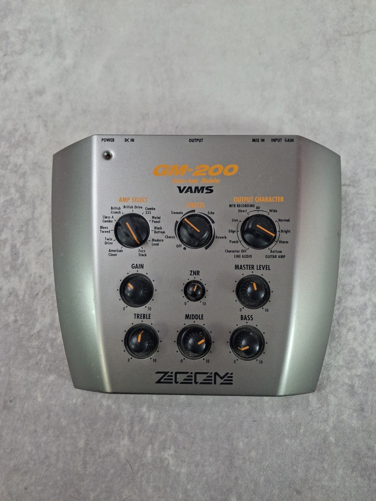 ZOOM GM-200 GUITAR AMP MODELER VAMS EFFECTS