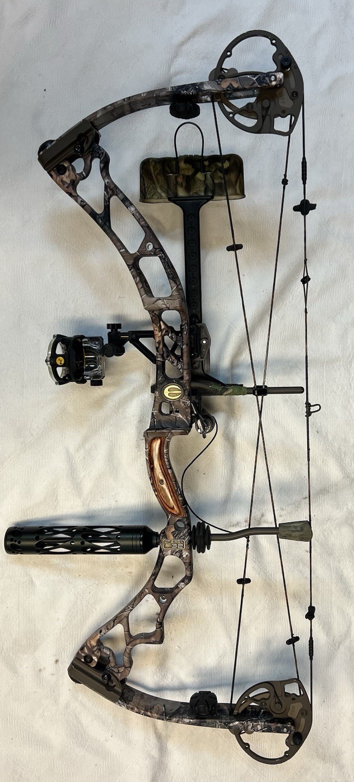 Used Elite Energy 32 70# RH Compound Bow 29” With Accessories