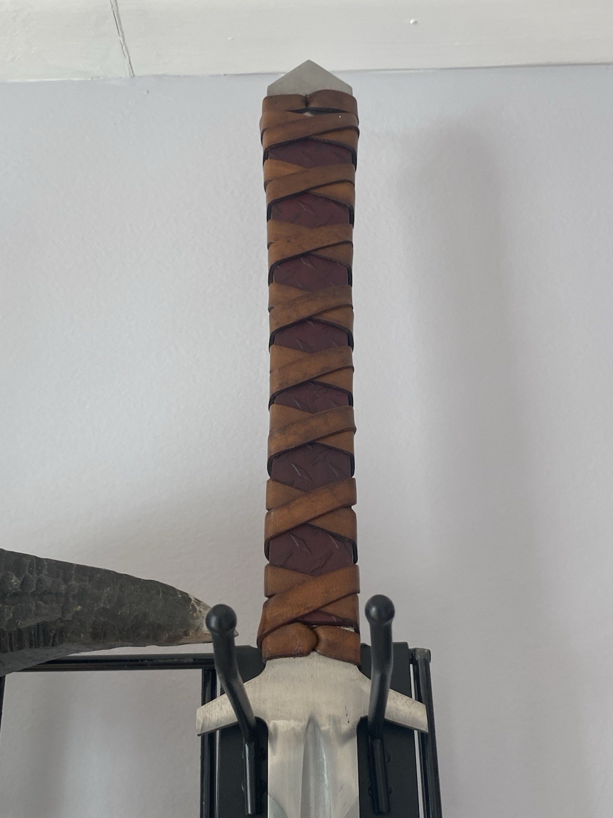 Valiant Armory Zombie Slayer Longsword With Scabbard