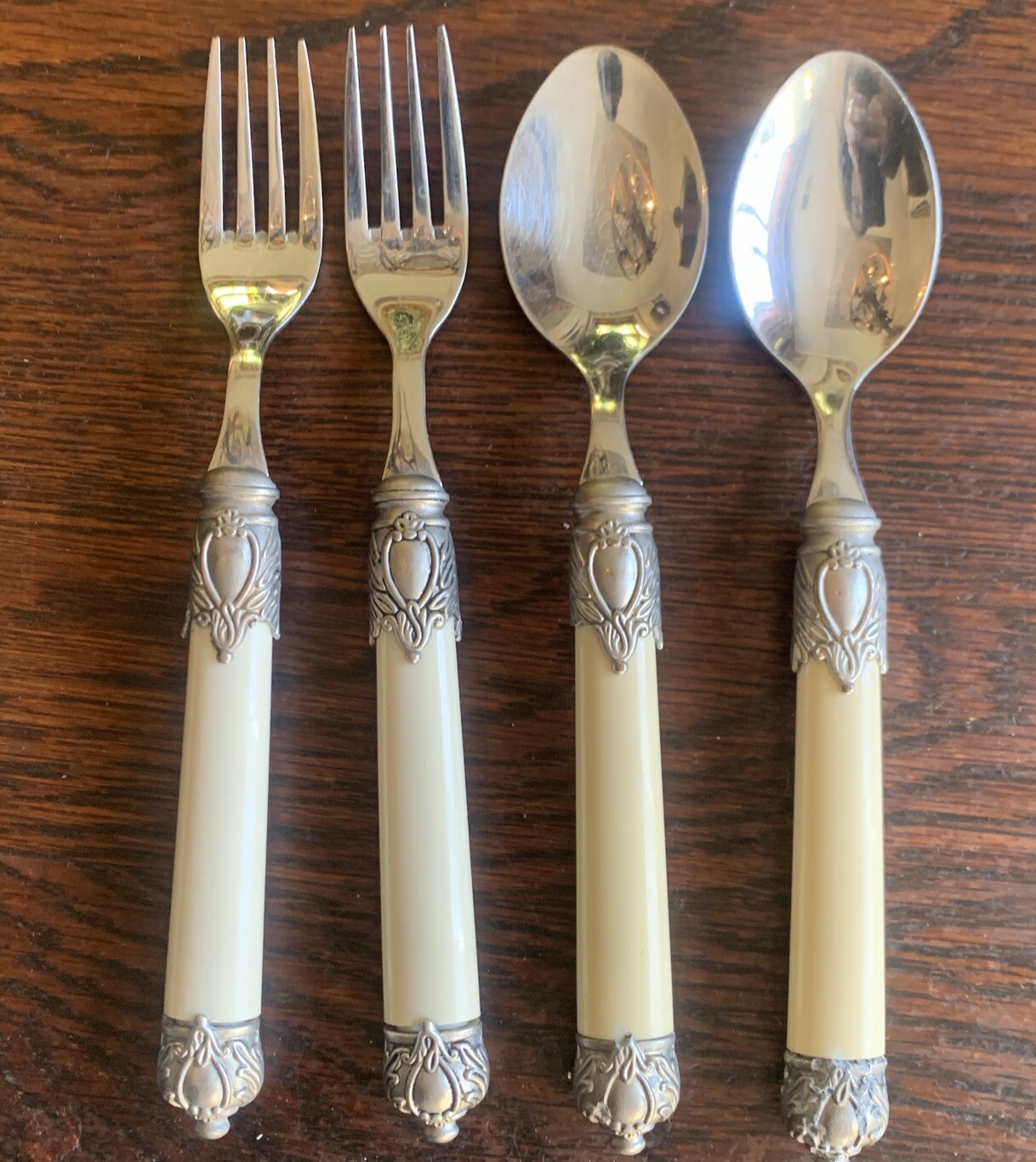 Home Essentials Renaissance Bone Stainless Steel Flatware 2 Salad Forks 2 Spoons