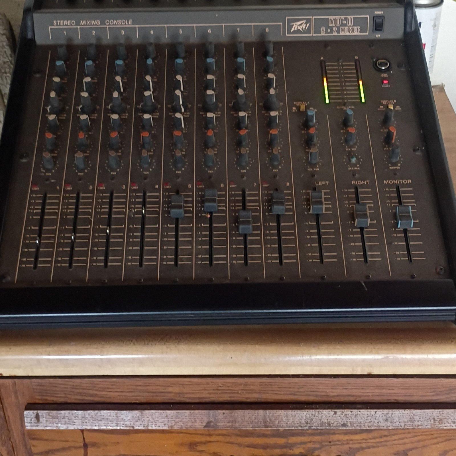 Peavey MD-8U 8-Channel Stereo Mixing Console 2-Bus Tabletop  Headphone