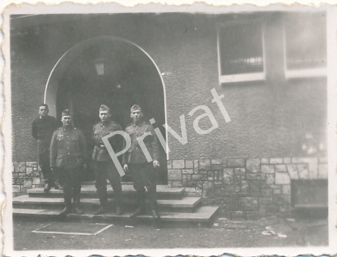 Photo WW II Wehrmacht Soldiers Truck Quarters In Albert France L1.97