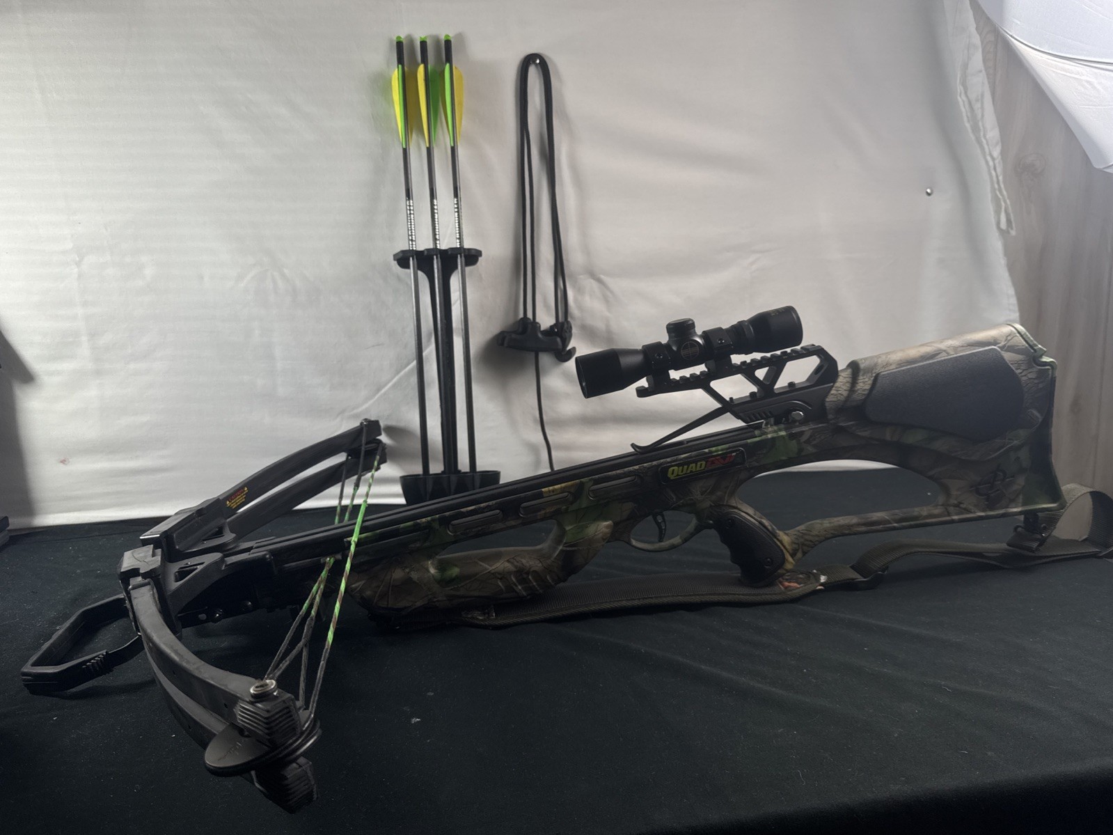 Barnett Quad AVI Crossbow W/ Barnett 4x32 Scope Quiver and 3 Arrows