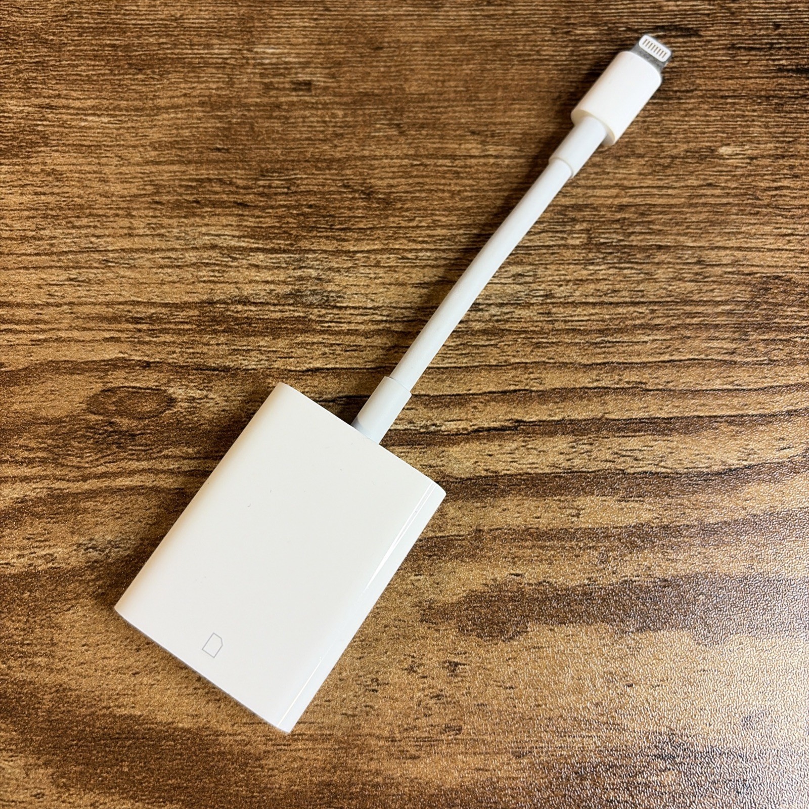GENUINE APPLE LIGHTNING TO SD CARD READER MODEL A1595