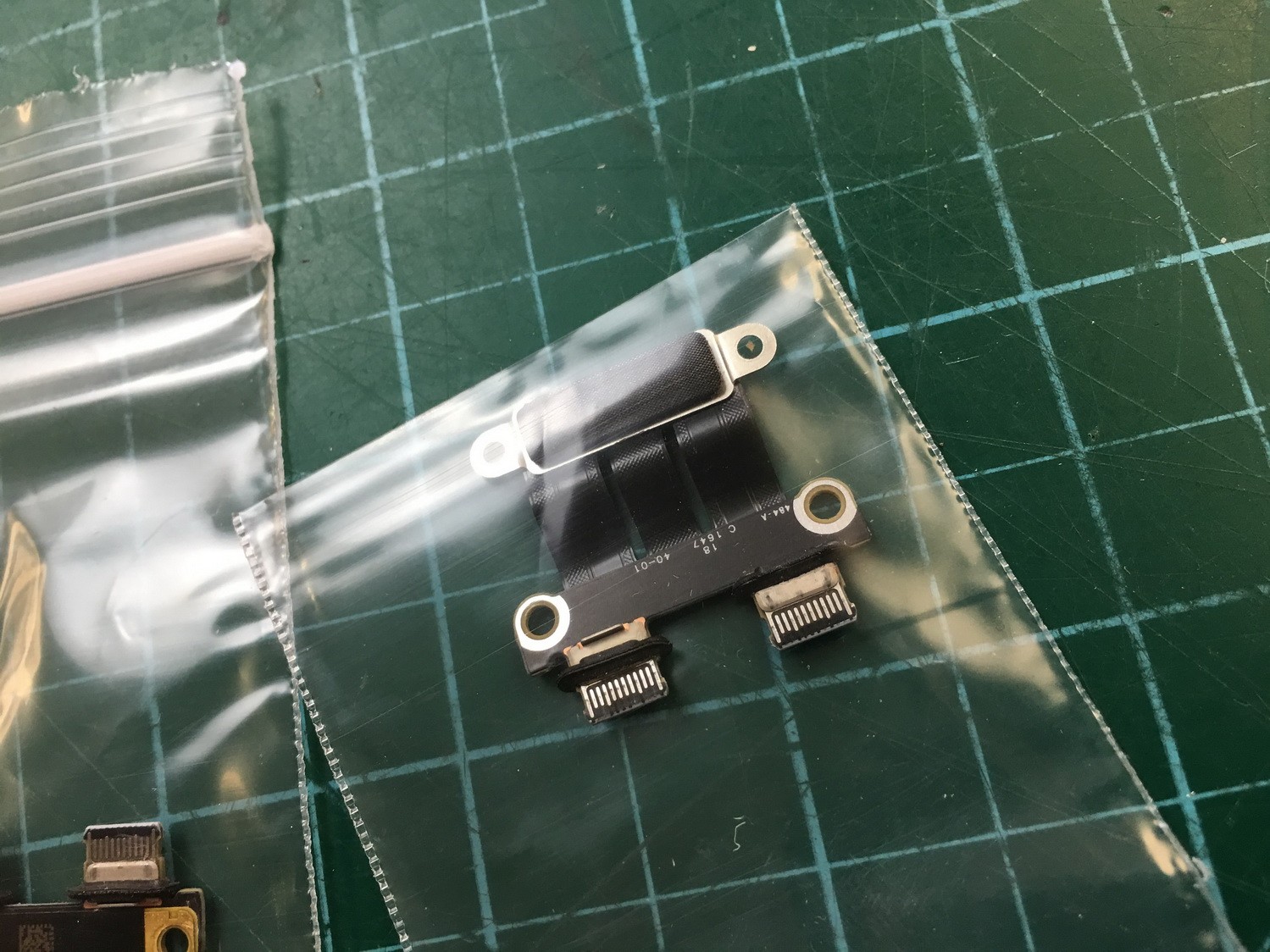 Apple MacBook Pro 13" A1706 2016 I/O USB-C Board Flex Cables 00861-A