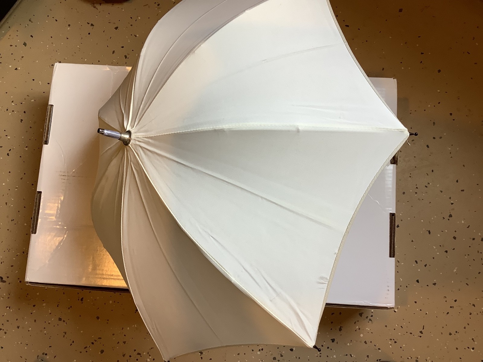Novatron Nova-brella 22” Off white