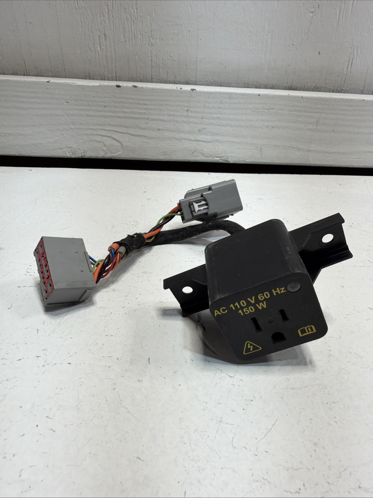 2015-2021 Ford Transit 150 250 350 AC 110v 60hz 150w Power Oulet OEM