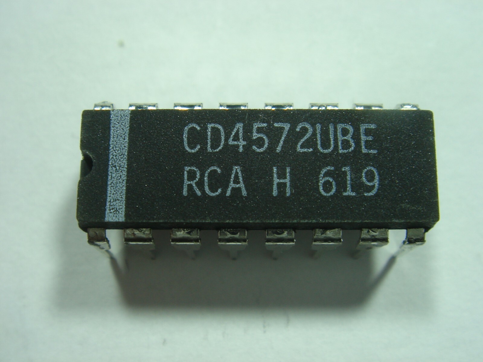 CD4572 CMOS IC Circuit #21-586/7