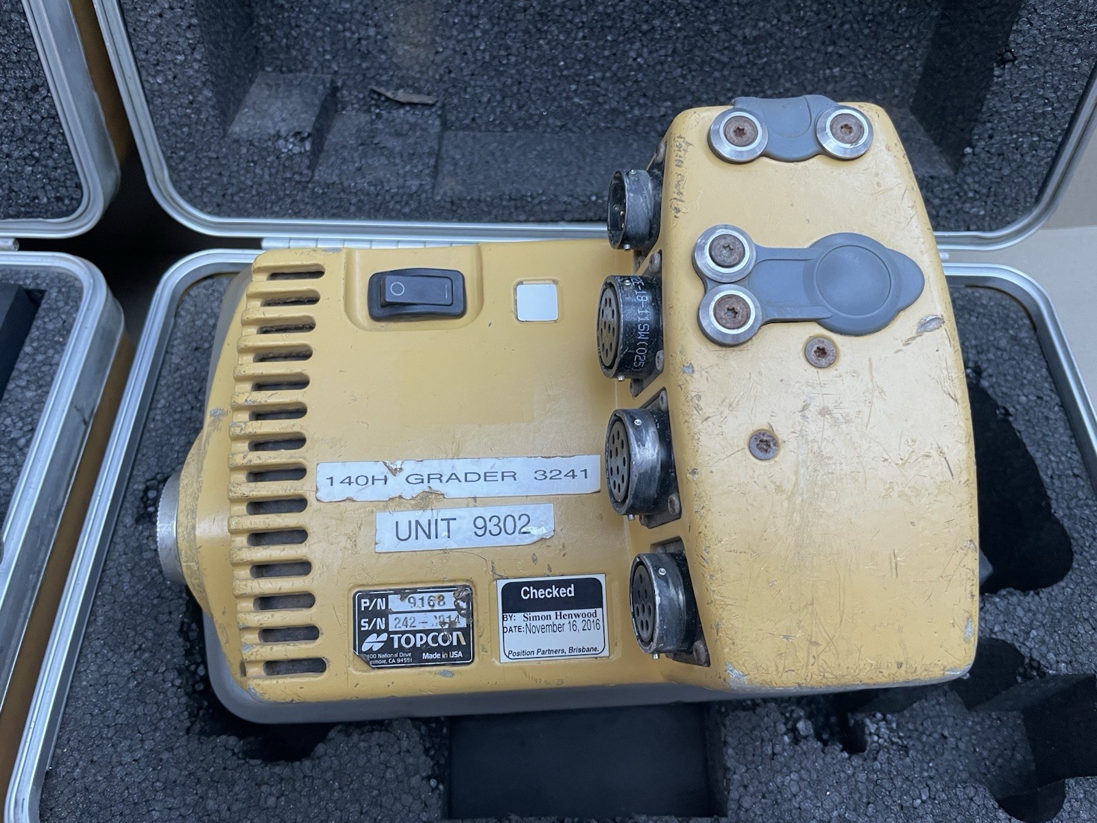 TOPCON SYSTEM FIVE 9901 GPS MACHINE CONTROL BOX 3DMC INCLUDING DISPLAY UNIT 9168