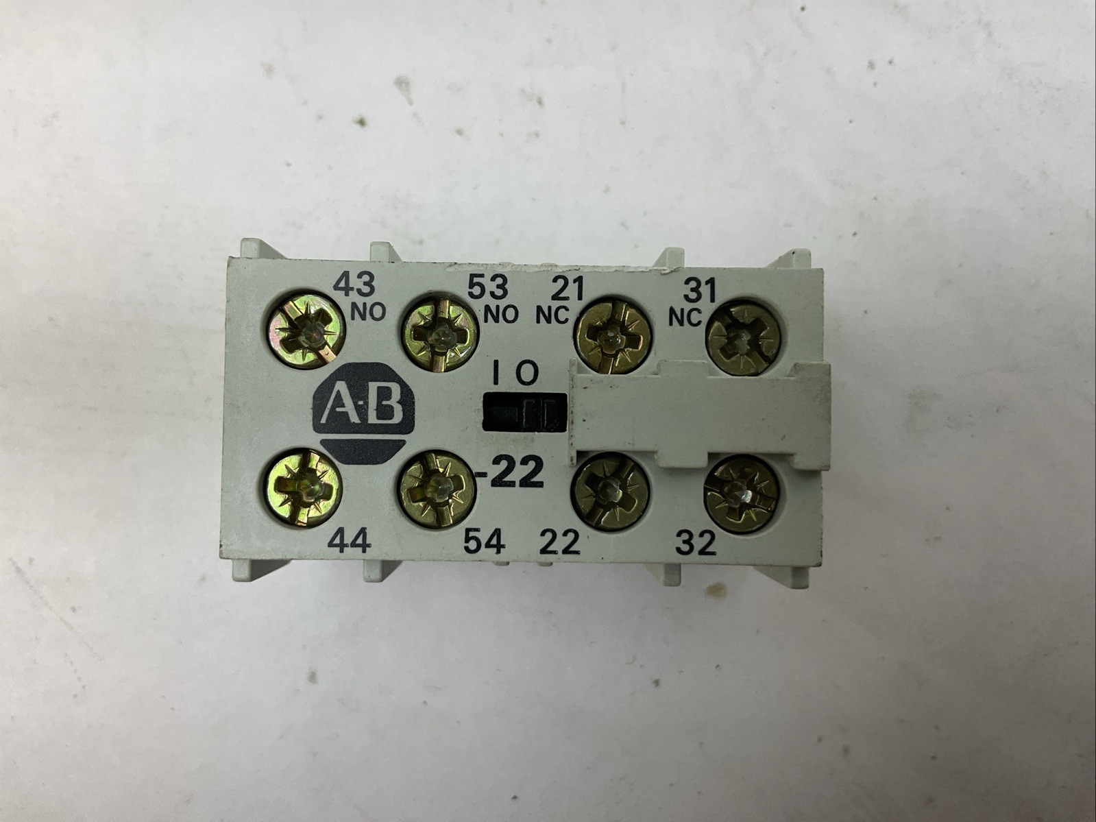 ALLEN BRADLEY 195-MB22 SER A 500VAC 10A AUXILIARY CONTACT BLOCK