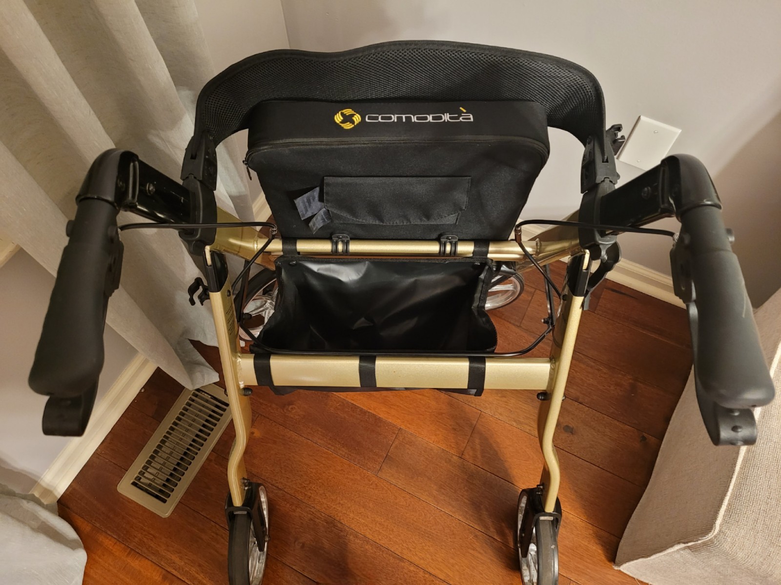 Comodità Uno Classic Rollator Walker with Seat