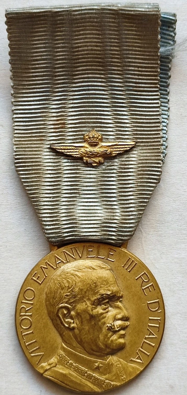 VITTORIO EMANUELE III GOLD MILITARY AIR FORCE MEDAL KINGDOM OF ITALY AIR