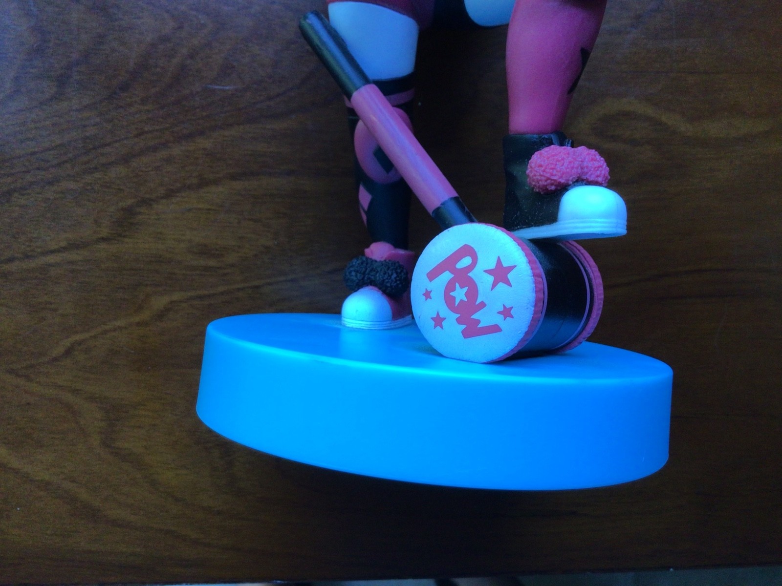 Cable Guys Harley Quinn Controller Phone holder Red Black DC Comics
