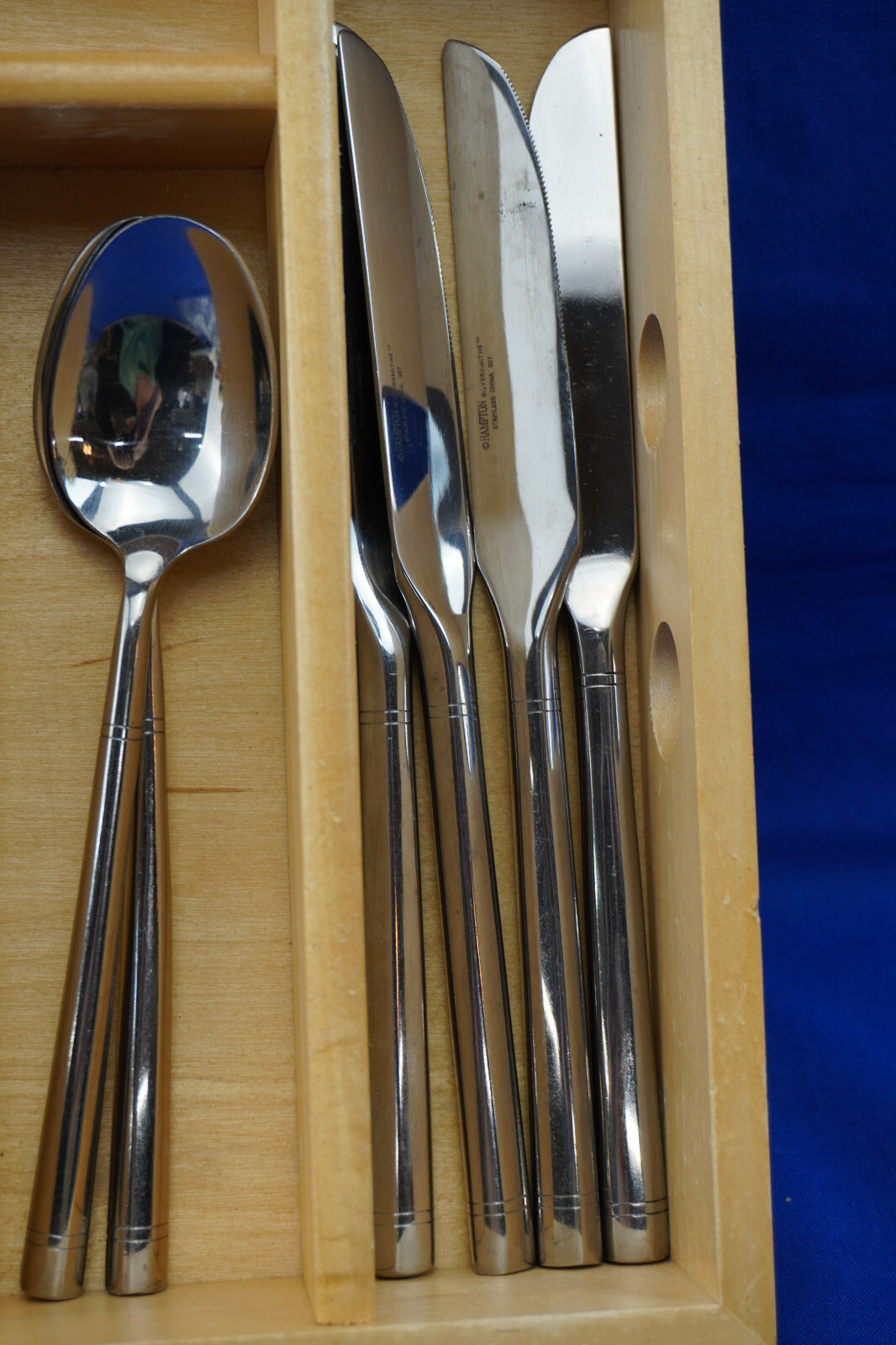 Hampton Ritz 17-Pieces Dinner Salad Forks Tea Table Spoons Knives