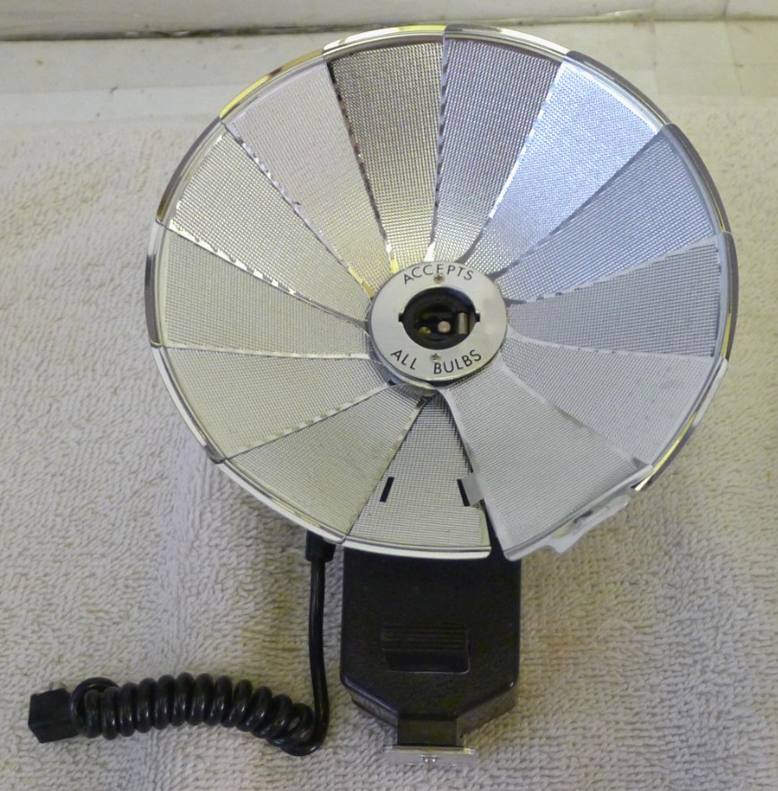 Focal K-mart Shoe Mount Camera Collapsable Fan Tilt Flash with Case & Cord