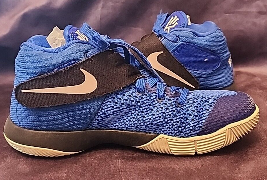 Nike Kyrie 2 Brothethood Blue Youth Size 7 Preowned Needs new shoestrings
