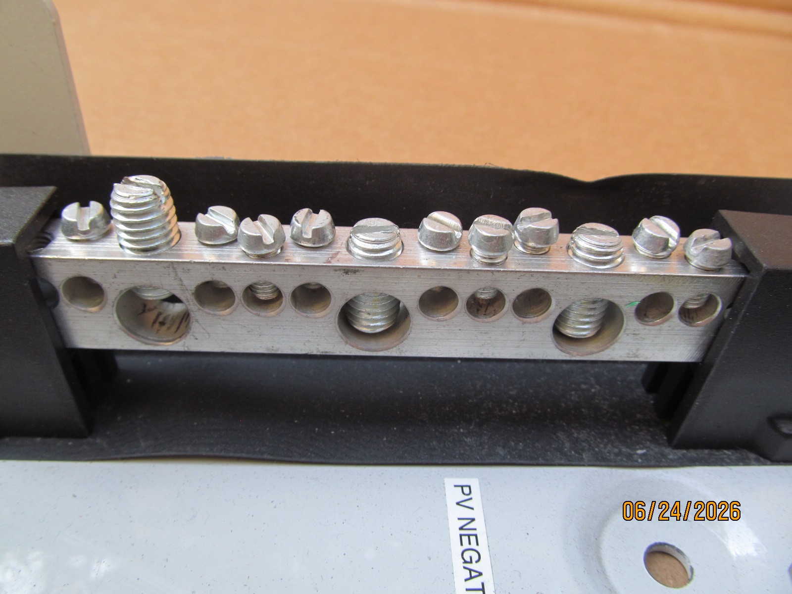 Outback Power PSPV combiner box w 4x 9A DC Disconnect Switch Circuit Breakers